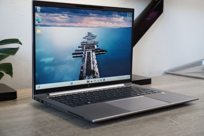HP ZBook Firefly 14 G11 | Ryzen 7 Pro 8840HS | 16GB | 512gb
