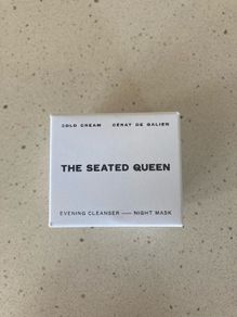 The seated Queen cleanser