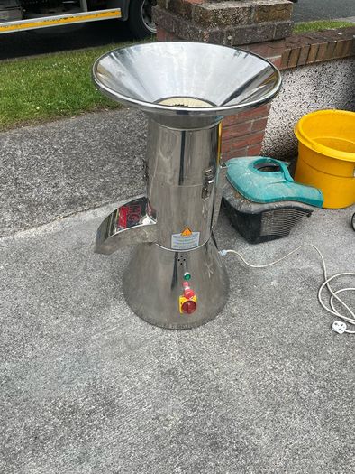 Bread crumbs machine