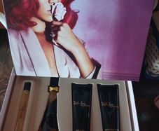 Rihanna Perfume Rebl Fleur gift set