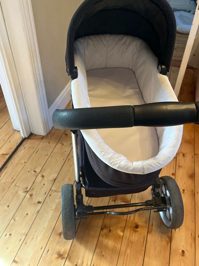 i candy apple 2 pear bassinet and seat frame.