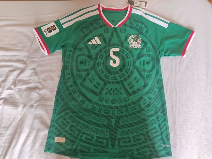 Mexico Jersey Vasquez #5 w/ WC patch - Size L - BNWT
