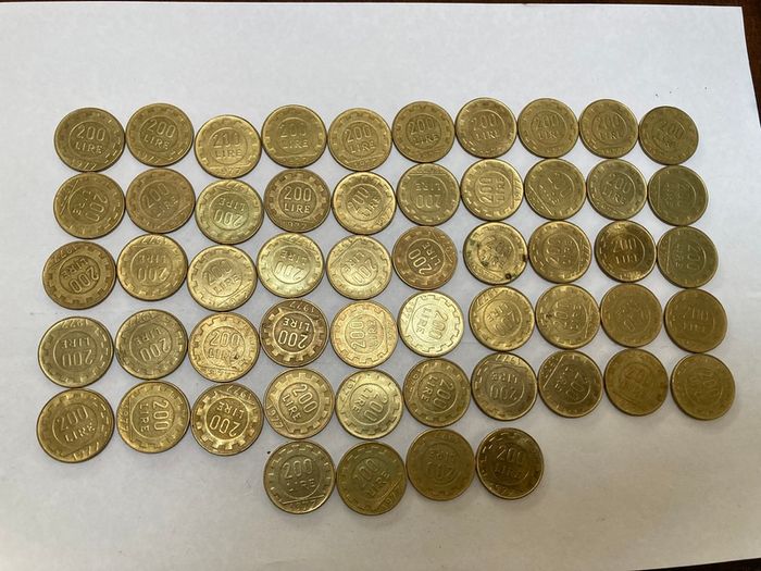Italian 200 lire Year 1977 First year of issuance