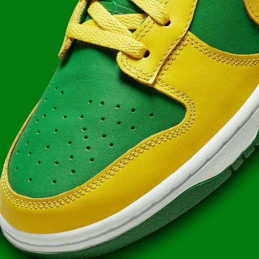 Nike Dunk Low Reverse Brazil UK 10 / US 11 DEADSTOCK