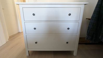 White 3-drawer chest (Ikea Hemnes)
