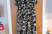 Gallery  Frieda  Floral Dress.  S.16 B.N.W.T.