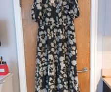Gallery  Frieda  Floral Dress.  S.16 B.N.W.T.