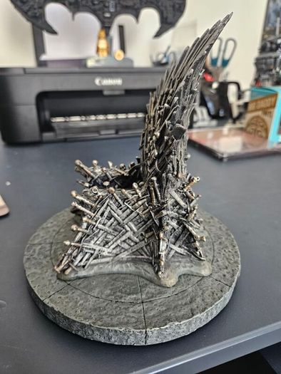Gentle Giant Game of Thrones 7" Iron Throne replica