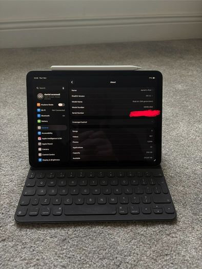 iPad Air 5th Gen 256GB WiFi + Apple Pencil 2 + Smart Keyboard Folio