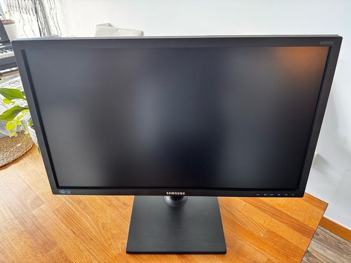 Samsung 24 Monitors