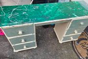 Free Dressing Table