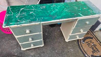 Free Dressing Table