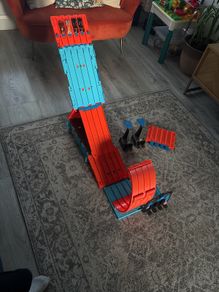 Hot Wheels Race Crate With 3 Stunts in 1