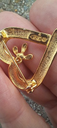 Vintage jewelry is sold individually for 5 to 10 euros