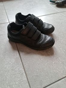 Clarks boy black leather school shoes size 3.5E