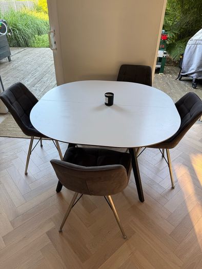Extendable Scandinavian Dining Table & 4 Upholstered Chairs Purchased from BoConcept