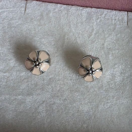 Pandora cherry blossom clips charm, featuring smooth cream enamel petals and a sterling silver beaded center very good condition