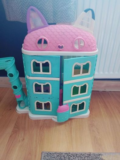 Gabby's dollhouse