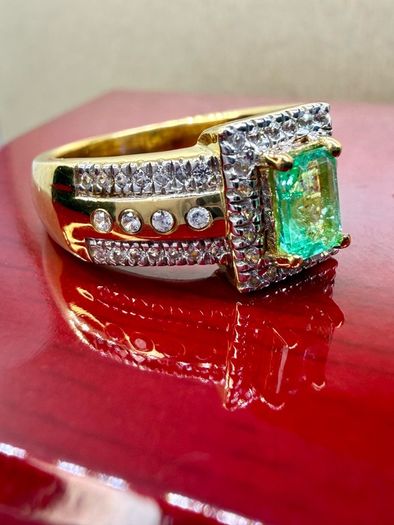 Emerald & Natural Zircon Ring