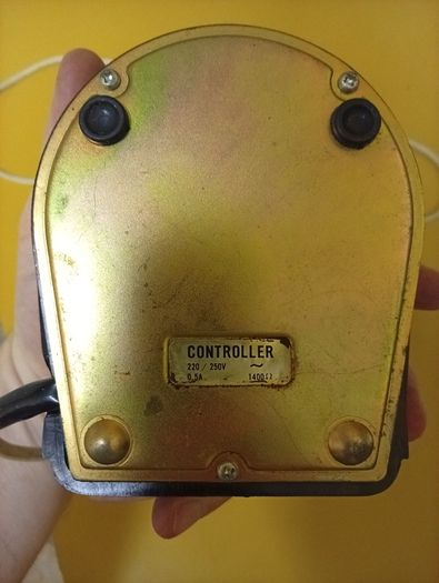 Sewing machine foot controller