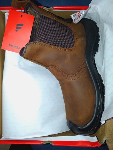 Work boots size 8 brand new