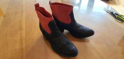 Black and red leather ankle boots size 5
