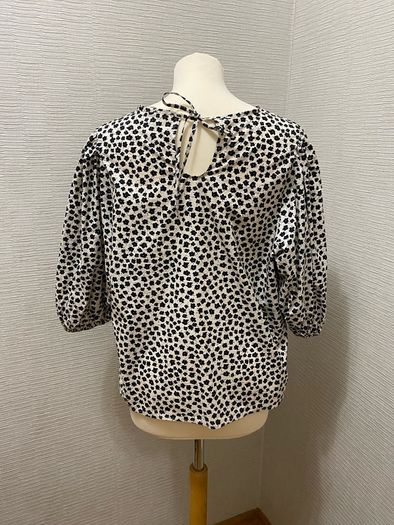 floral blouse