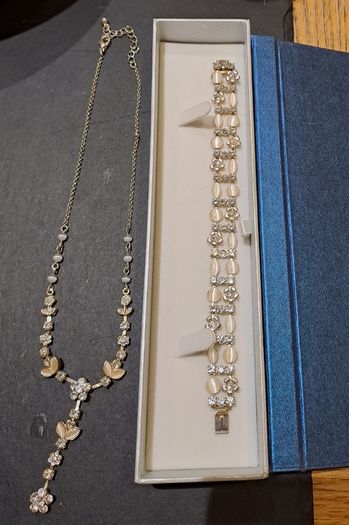 Crystal necklace and bracelet