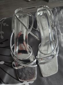 Sandles
