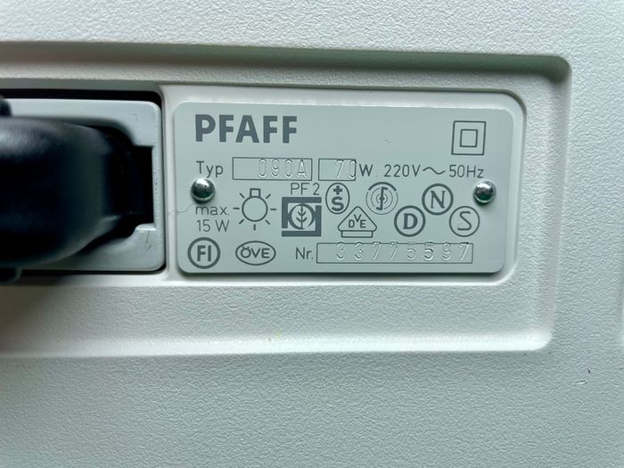 PFAFF Edition 130 Dual Transport (IDT) Heavy Duty Domestic Sewing Machine - Just fully serviced - Excellent condition - German made quality