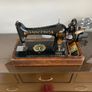 singer sewing machine Image 2