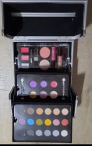 New make up set with case