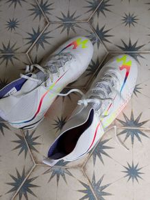 shoes football pit