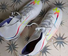 shoes football pit