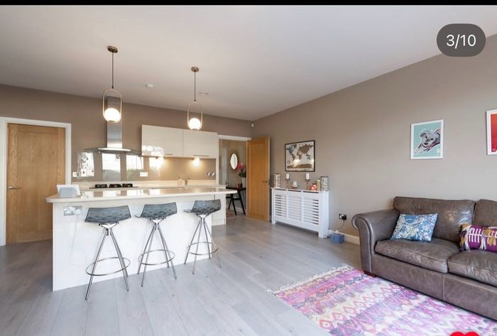 Kitchen and integrated appliances.