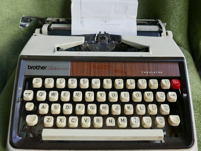 Brother Deluxe 1350 Vintage typewriter (in working order)