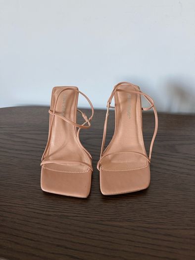 Public desire high heels