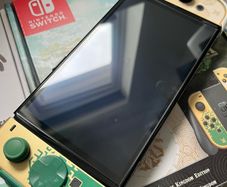 Nintendo Switch OLED Zelda Edition Bundle + Skull & Co Grip & Maxcarry Case