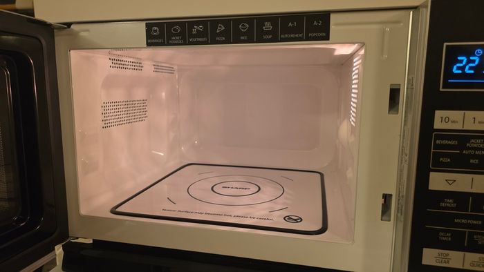 Sharp 23L 900W Solo Flatbed Microwave