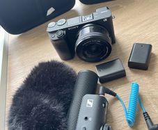 PRICE DROP Sennheiser MKE 400 Camera Microphone. Shotgun Mic. Vlogging / DSLR