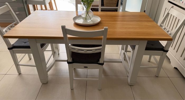Neptune Chichester Solid Oak Dining Table with 4 Suffolk Chairs