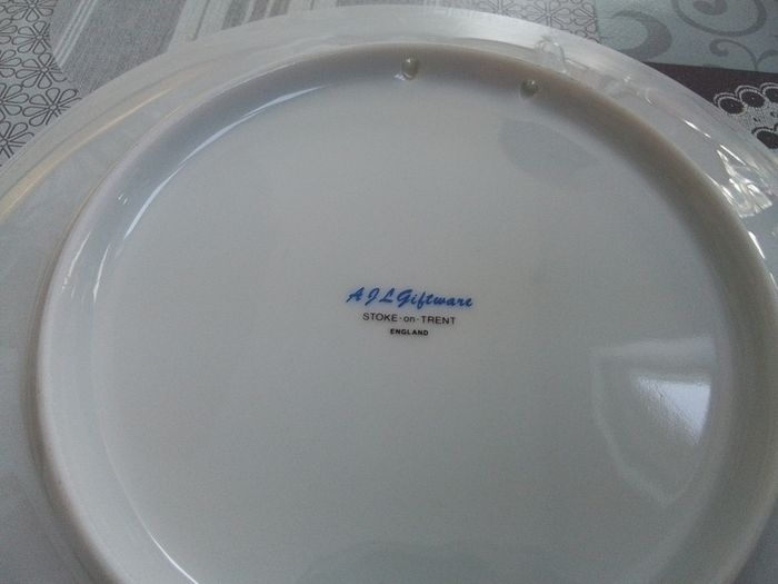Agl Giftware Collectors Plates