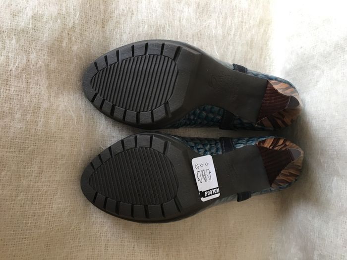 SHOES - Tanara High Heels. Size 39(6)