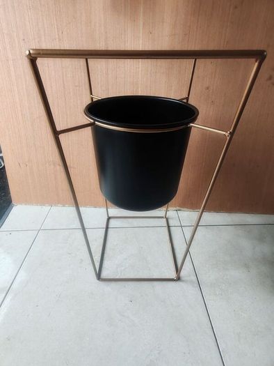 Plant Stand Solid Metal