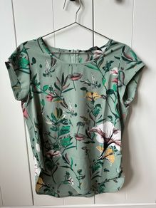 Only women ladies top, t-shirt, like new, immaculate condition, barely used