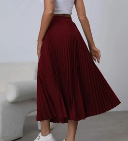 Temu Dark Red Pleated Skirt. Size 16. New