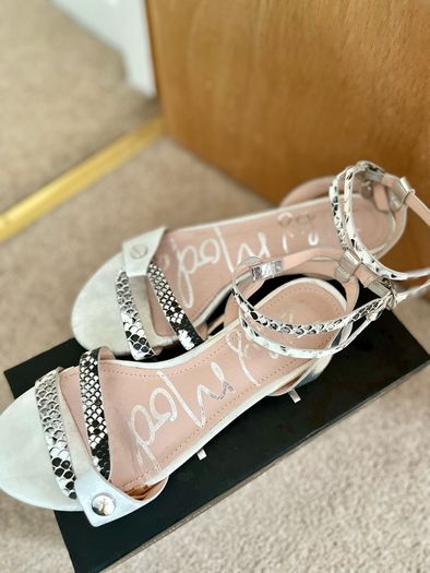 Moda in Pelle sandals like new size 4
