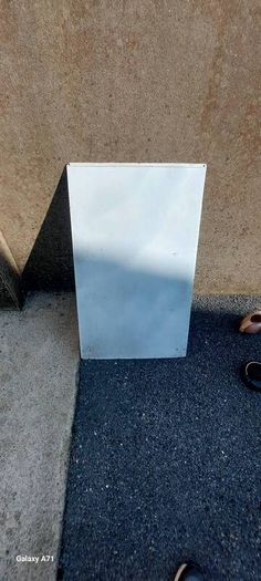Daily mail ,ie mail on sunday newspaper advertising stand ,great colours,nice condition,,sold as seen ,buyer collects,,see pictures for condition,