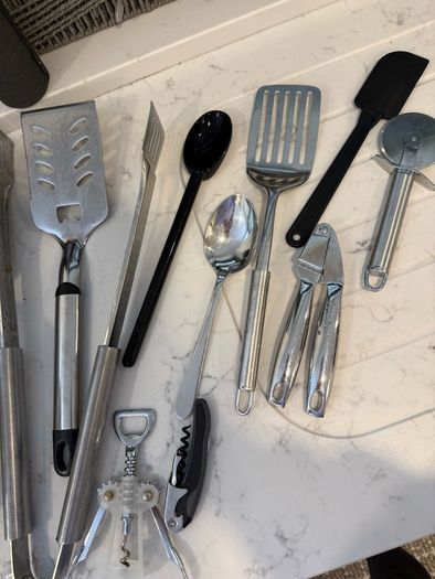 Pans, pots, kitchen utensils