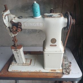 Vintage Singer Sewing Machine Industrial Style